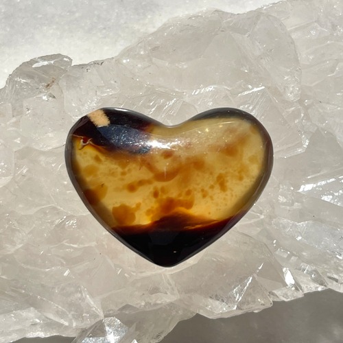 【セドナで浄化】【超美石】スマトラアンバー（天然ブルーアンバー）　ハート　タンブル　※ポーチ付き　2153