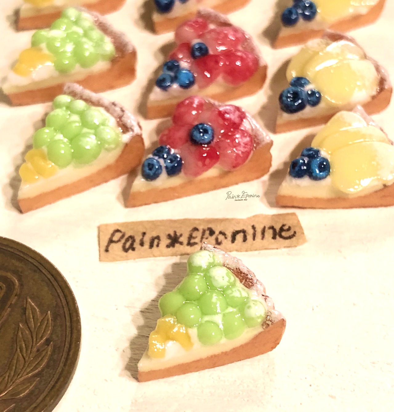 ミニチュア】カットフルーツタルト：マスカットと林檎 | PainEponine