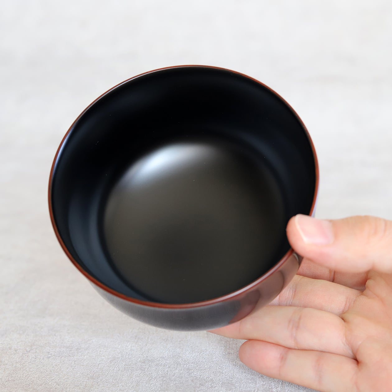 たっぷりサイズの汁椀。お味噌汁やスープをたっぷりといただきたい方に