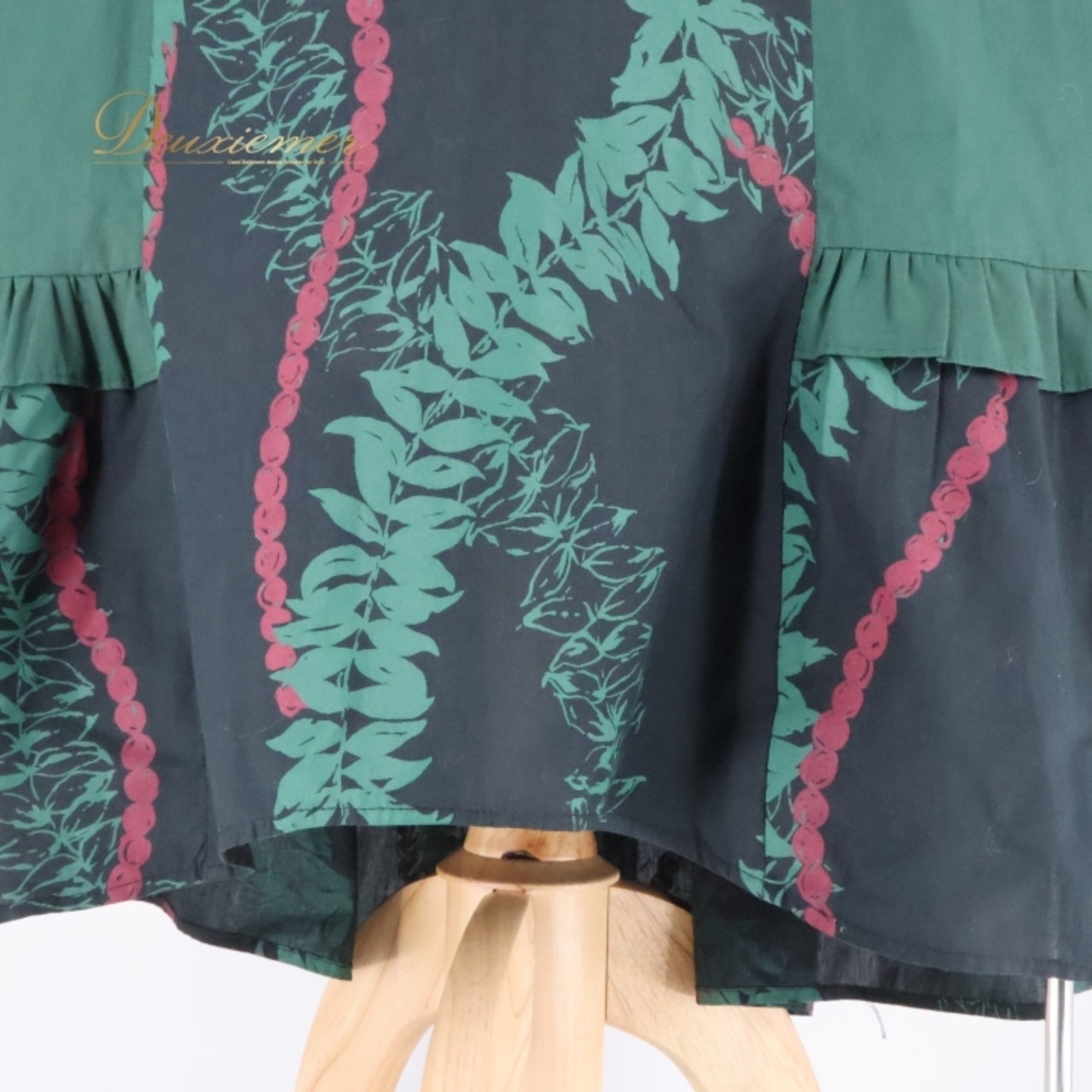 フラダンス 衣装 ワンピース ドレス グリーン系 パフスリーブ フリル ポケット付き シンプル レイ柄 かわいい 華やか 鮮やか 大人っぽい エレガント 緑 黒 赤 ハワイアン アロハ ハワイアンプリント フラ ダンス レッスン 練習 スタイリッシュ おしゃれ