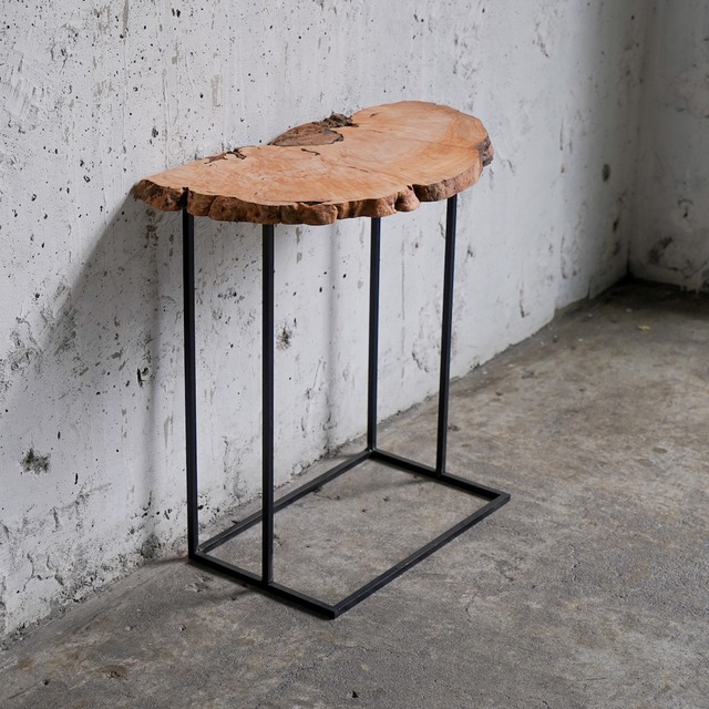 ハンノキのサイドテーブル