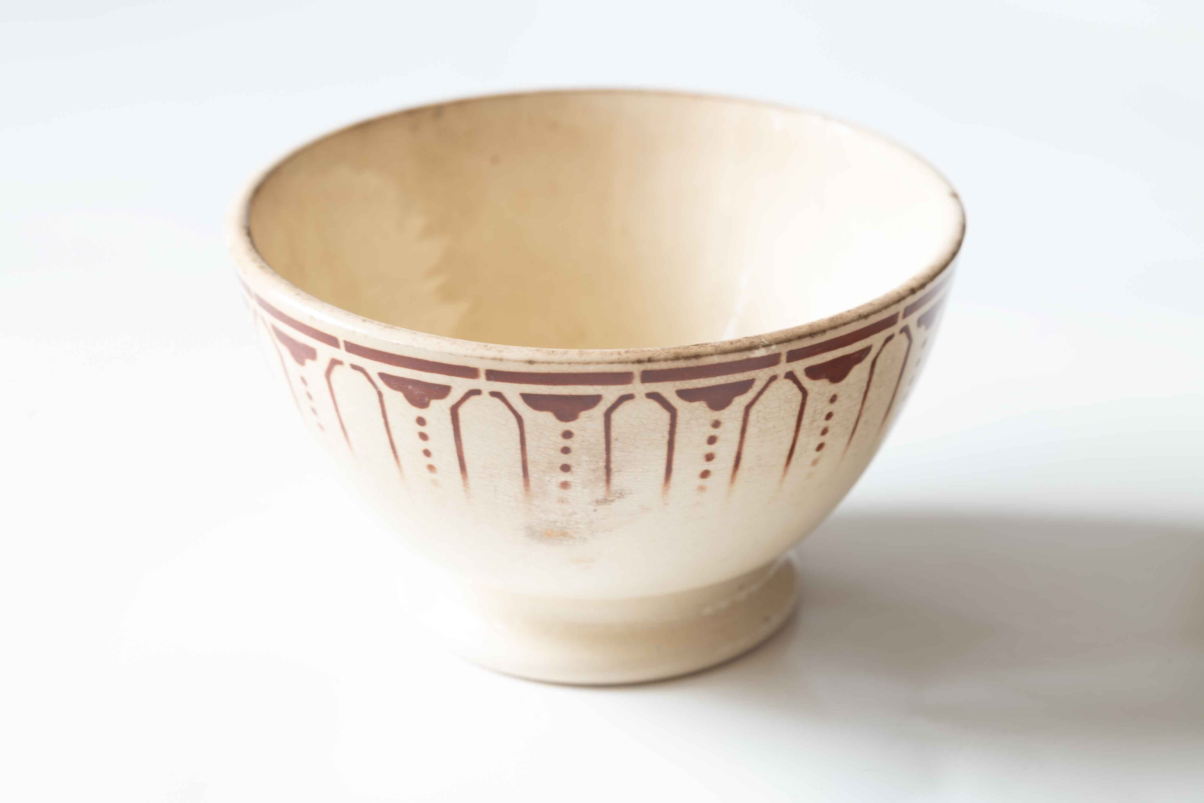 モロッコ柄の一種 ずっしり重い個性的なボウル 赤茶色のシックな色味です