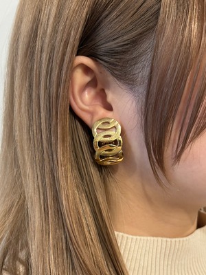 Salvatore ferragamo / vintage gold chain link earring.