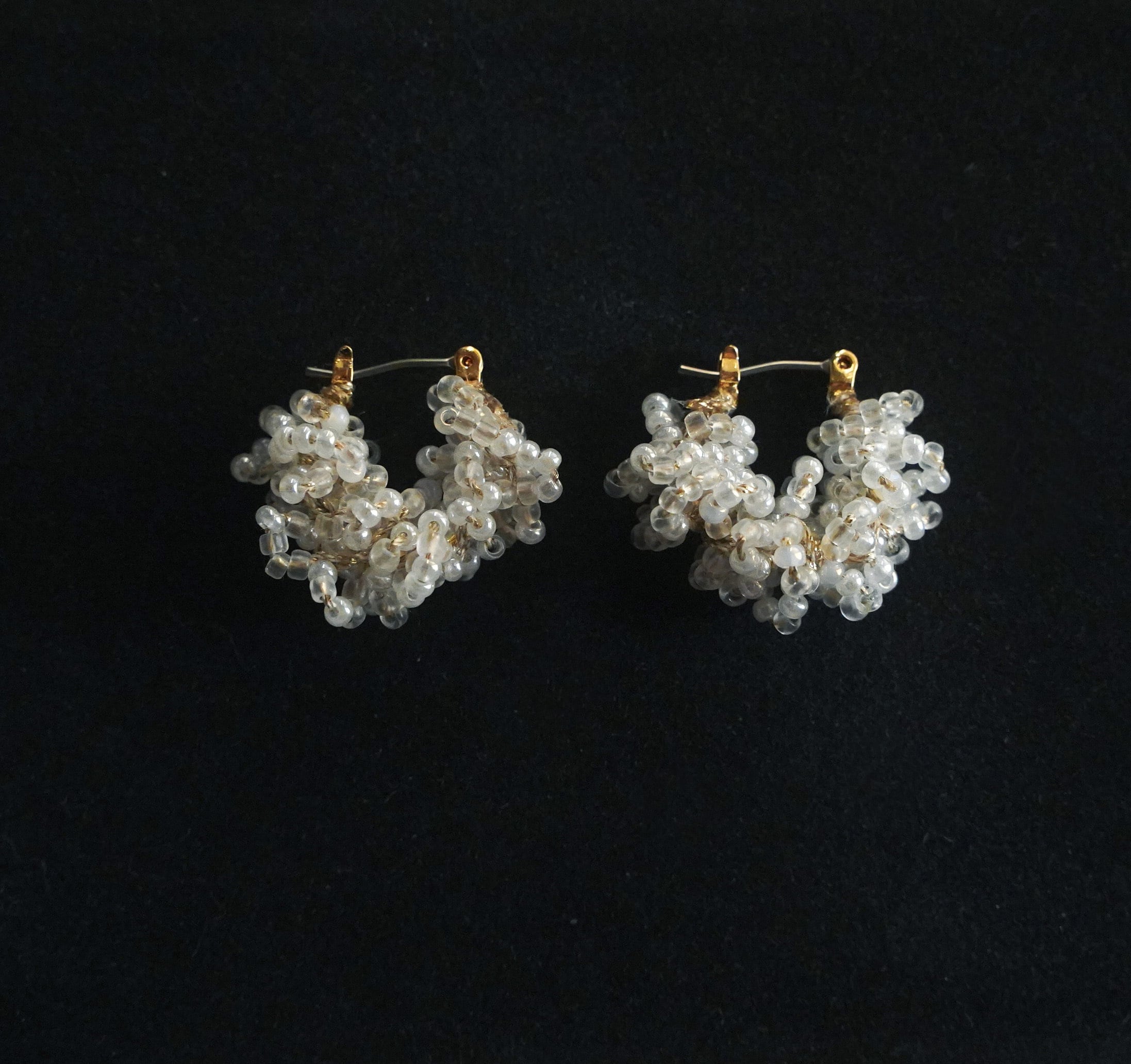 雪の粒のホイップフープピアス