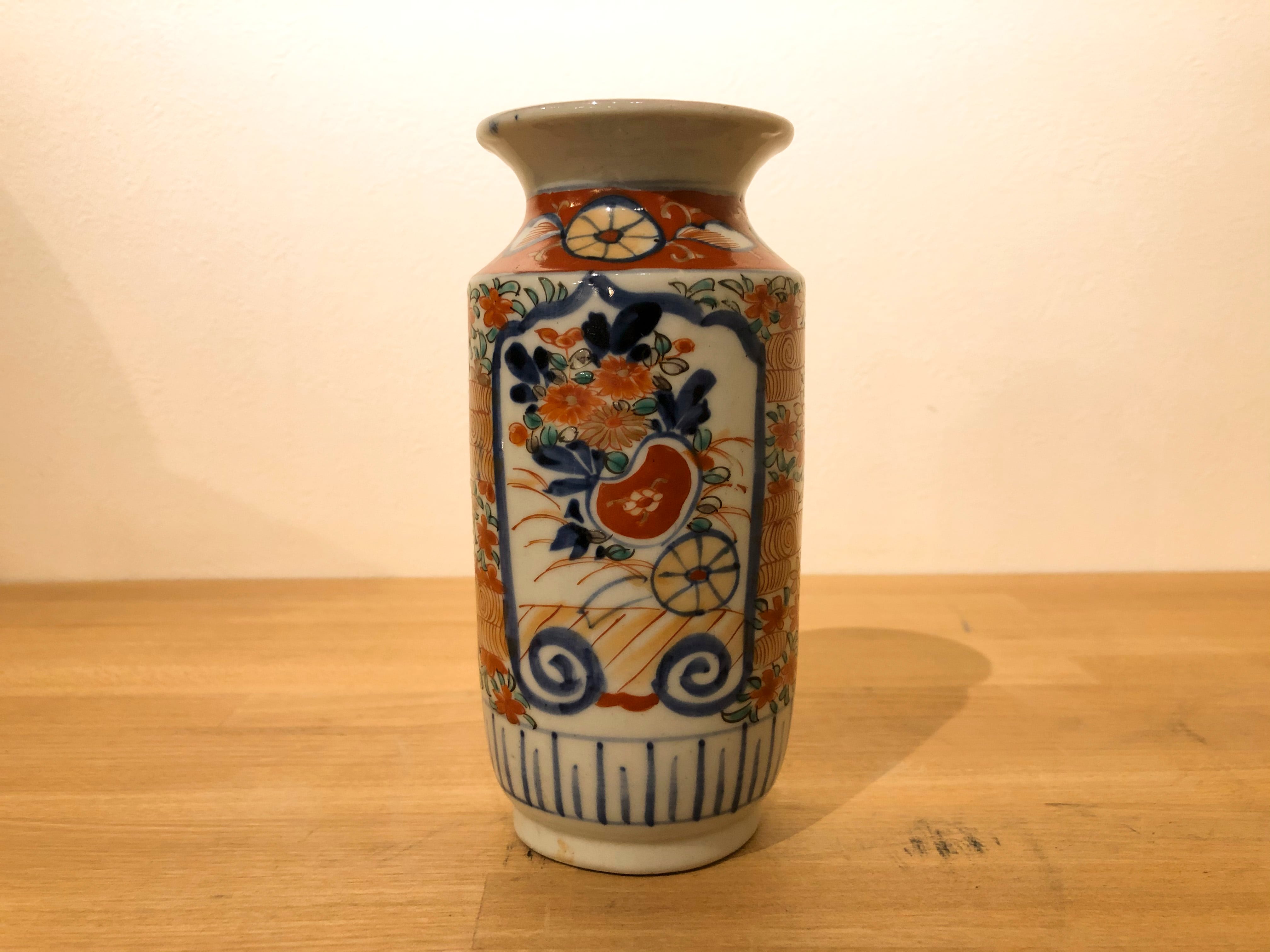 花図色絵花瓶 日本 19世紀 伊万里焼 | 骨董会館 BASEオンラインショップ