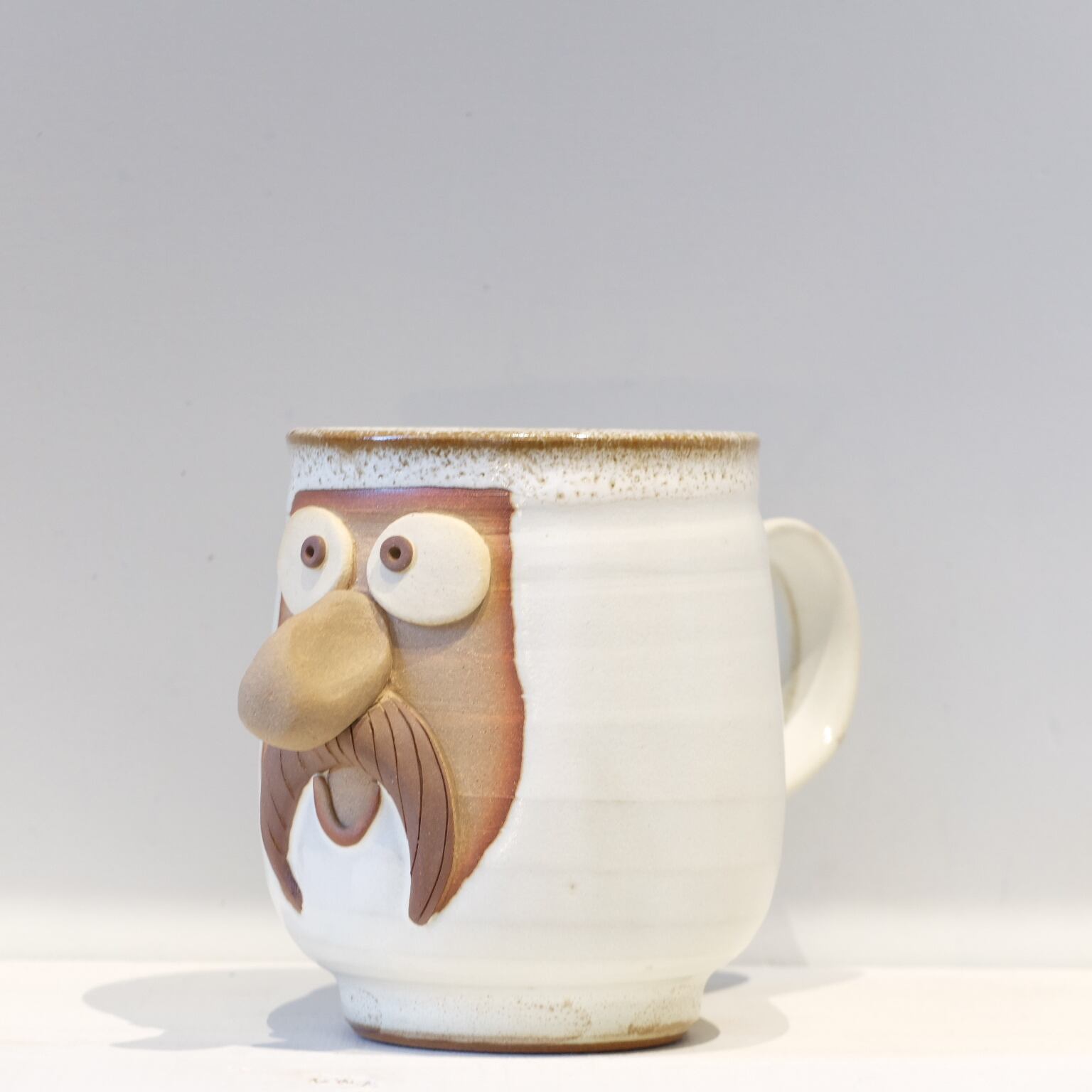 BROWN by 2-tacs＜ブラウンバイツータックス＞FUNNY FACE MUG | Inhigh