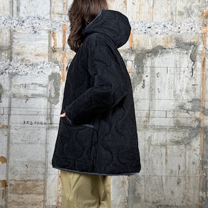HYKE【ハイク】 FLEECE QUILTED HOODED JACKET (17598) / BLACK