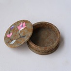 ピンクの丸いお花のケース