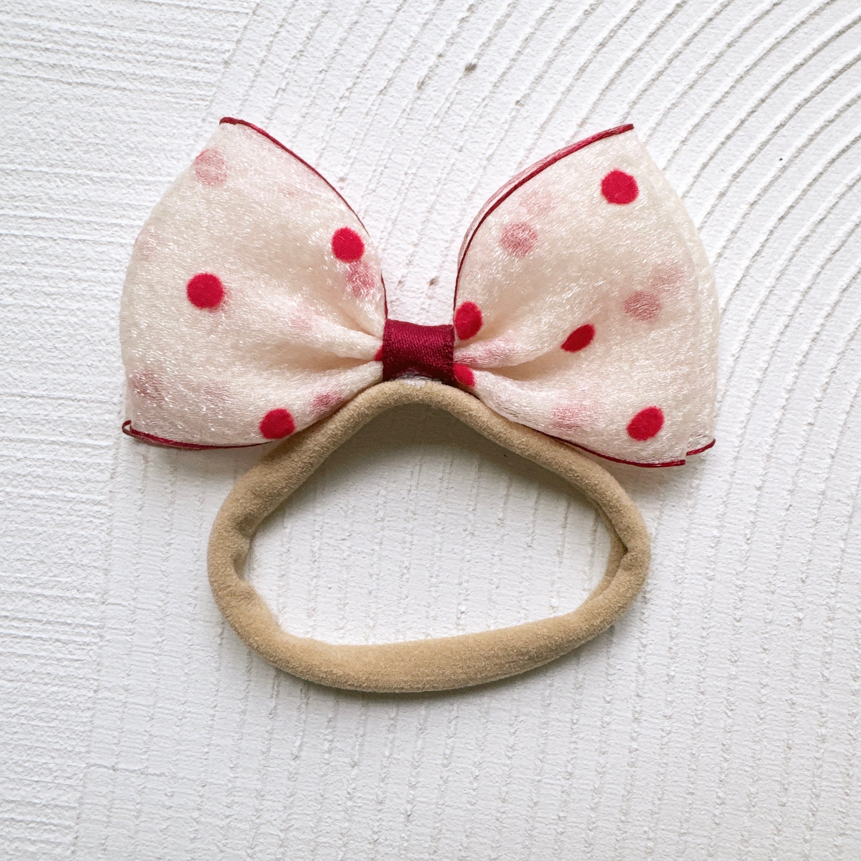 立ってるドットシフォンのヘアバンド