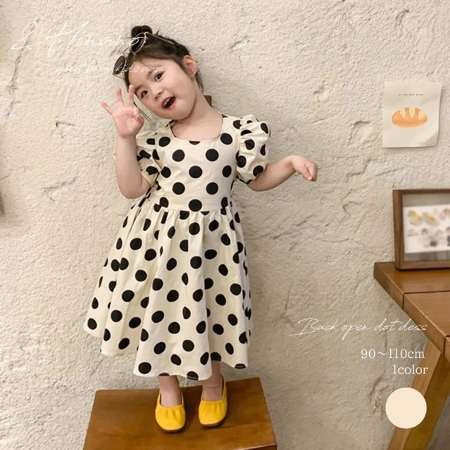 送料無料　キッズ　オープンバックドットンピース　韓国子供服　90cm～130cm　90　100　110　120　130　水玉　ミモレ丈　ワンピース　ドレス　バック　バッグ　オープン　背中　あき　開き　半袖　パフスリーブ　ブラック　黒　モノトーン　ホワイト　白