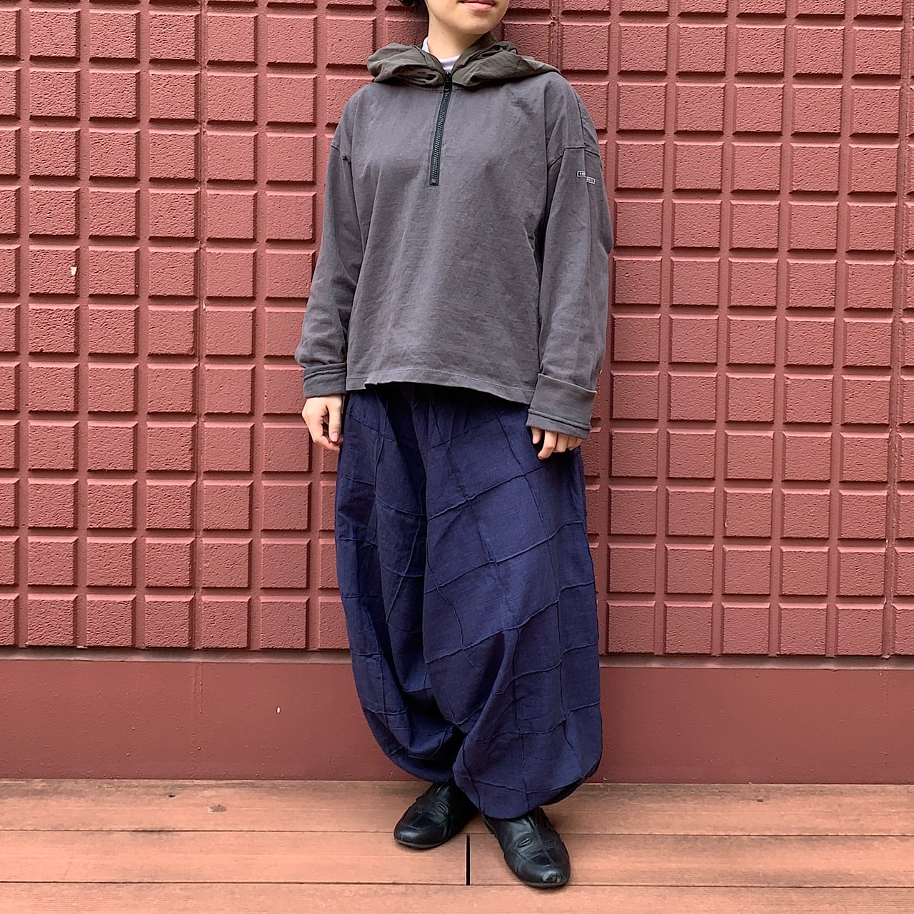サルエルパンツ スクエアピンタック コットン ネイビー | didi