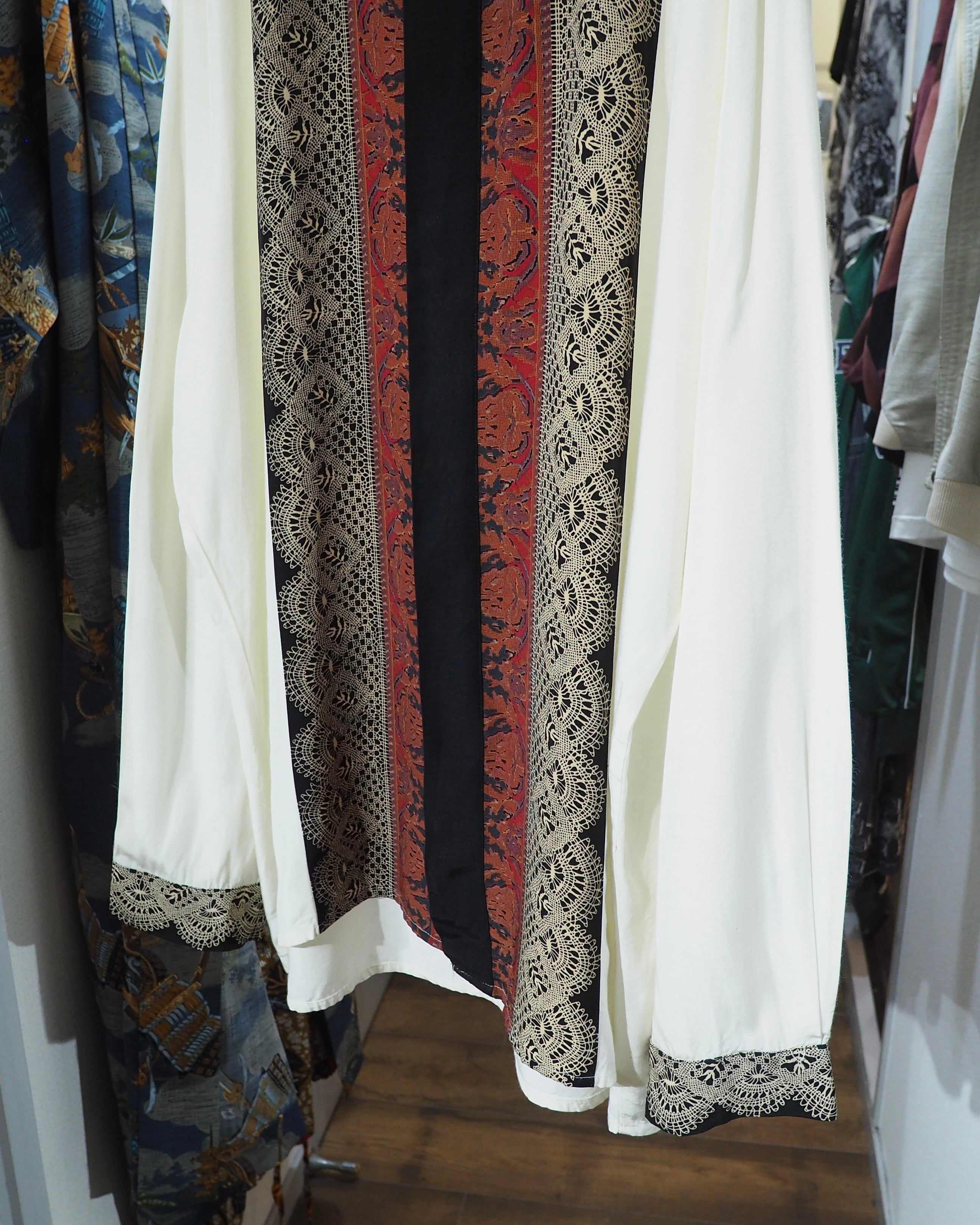 1980 - 90s Beautiful Arabesque × Crochet Lace pattern Switching vintage loose No collar shirt