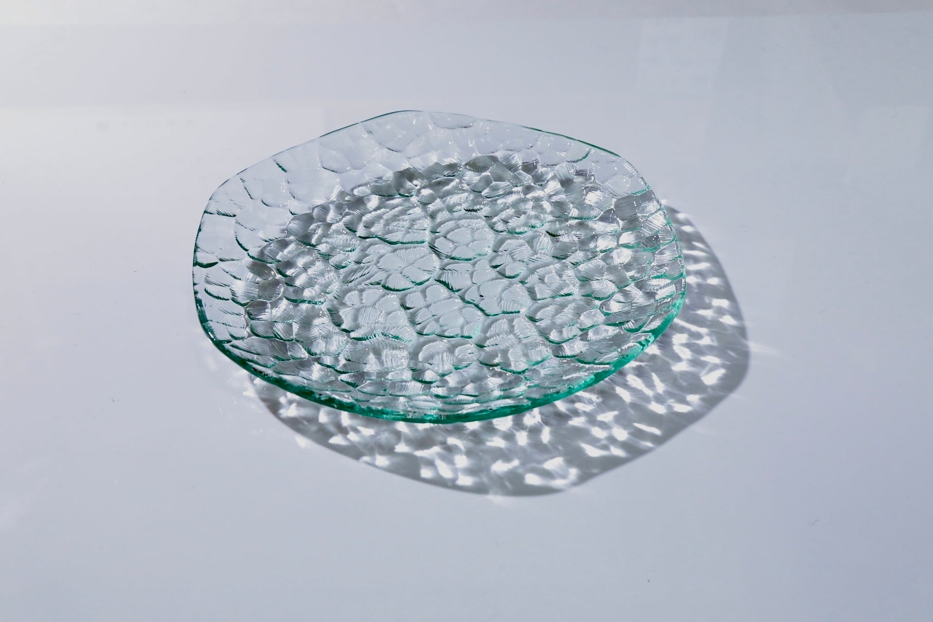 昭和型板ガラス「石目」4mm厚　六角丸皿　大（Φ180mm）