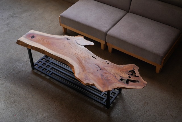 上質な欅の一枚板 ローテーブル（送無　※北海道、沖縄、離島は除く）