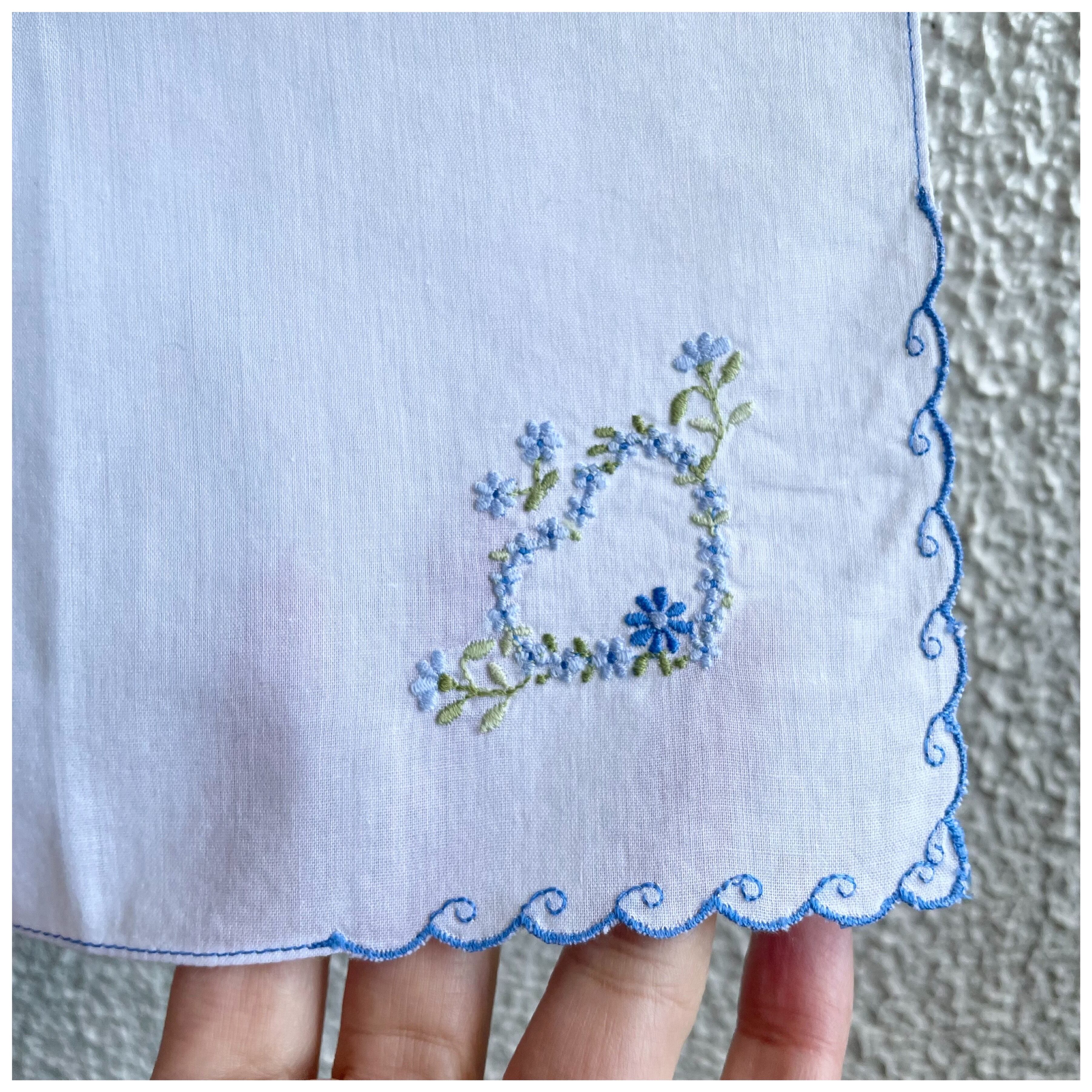 フランス買付 ヴィンテージ ハンカチ ワンポイント刺繍 ♡ ハート