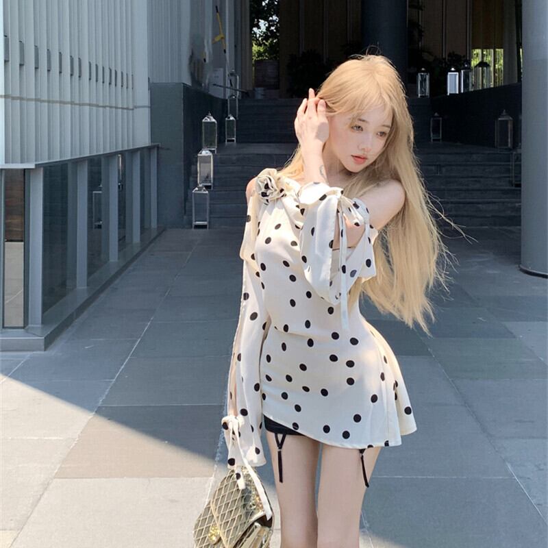 【tops】ドット柄オフショルダートップス M29337