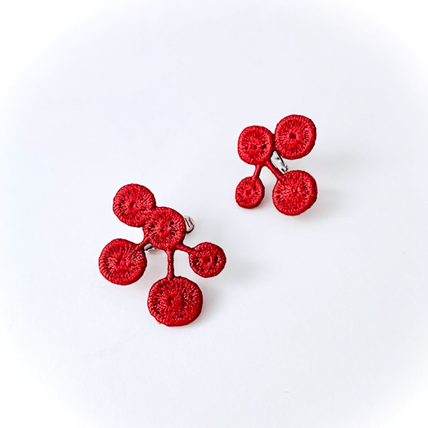 刺繍イヤリング・ピアスga.la (e-024・p-024）13色