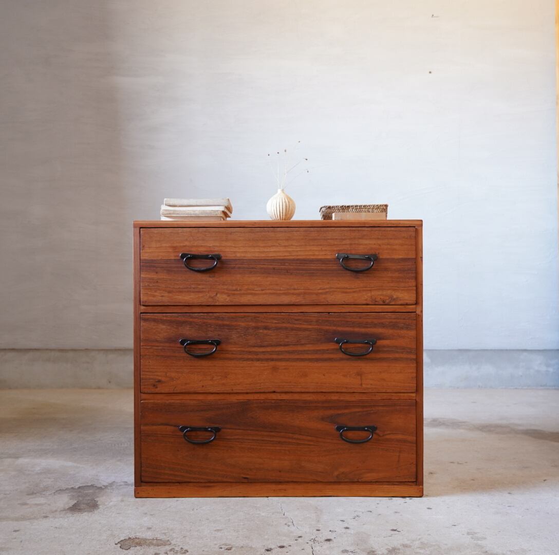 3杯の引き出しチェスト