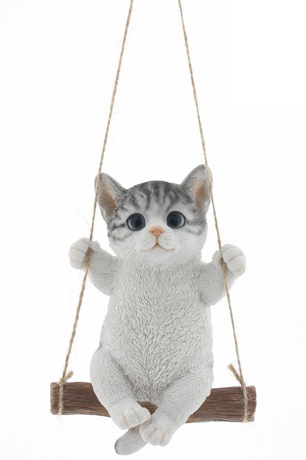 リアルすぎてドキッとするほど本物そっくりなネコの ガーデン