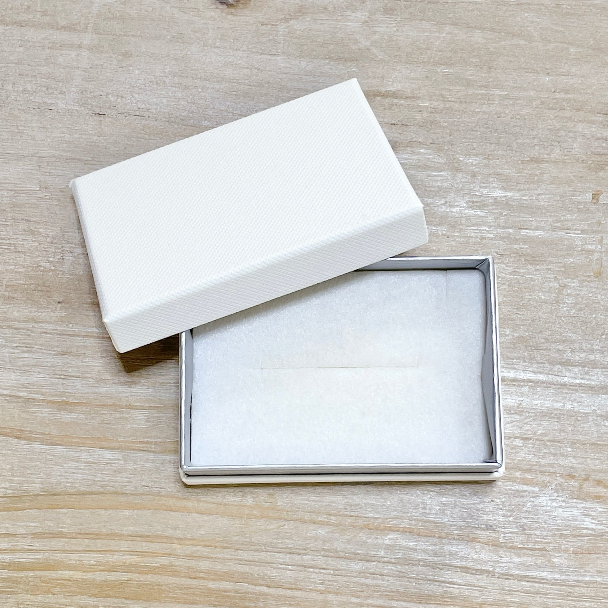 【正方形】アクセサリー梱包・ギフト箱の格上げに★やや光沢のショップシール／名入れ 楽天市場】メール便不可 ネームネックレス用箱ラッピング(長方形