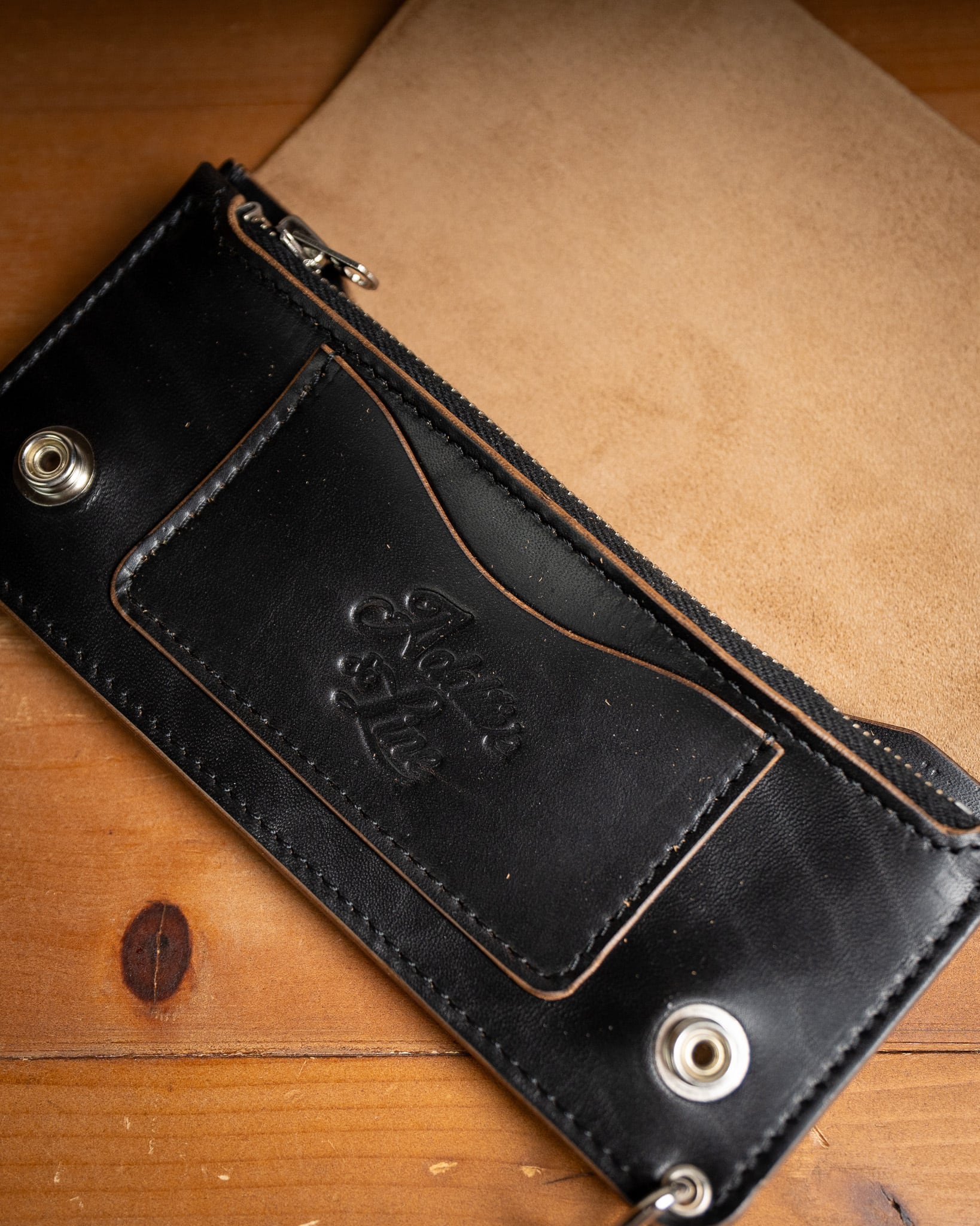 Additive and Line】Tracker Wallet TW-004 Maryam Horse Butt Silver