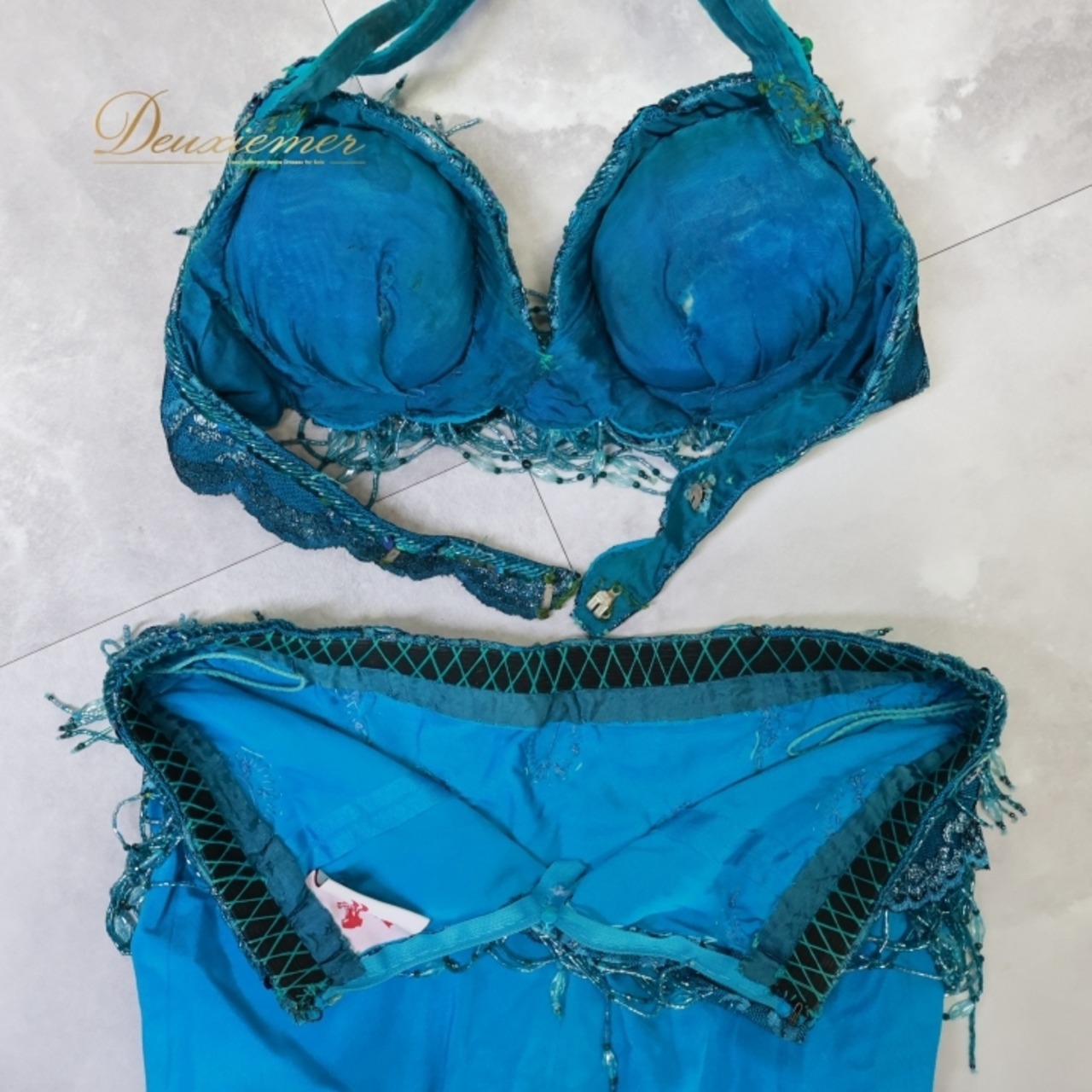 ベリーダンス オリエンタル 衣装 グリーン系 ベラ Bella ラインストーン スパンコール 緑 黒 レース 豪華 装飾 華やか ダンス衣装 アーム飾り 腕飾り チョーカー キラキラ 煌びやか セクシー ブラック系