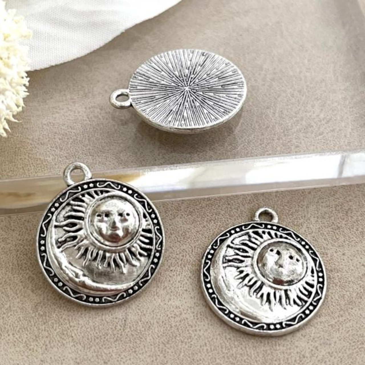 【2個】サンムーンサークルフェイスチャーム/太陽/月/パーツ