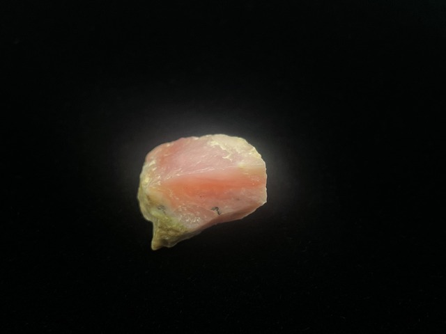 原石（ピンクオパール）