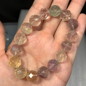 b201優しい色合い✩フローライトカットブレスレット