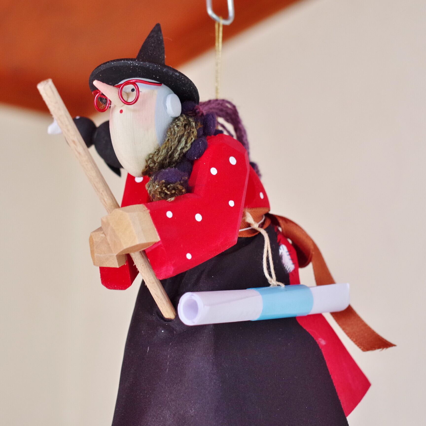 ベティーナフランケ 魔女とカラス | 木のおもちゃ専門店 おもちゃ箱