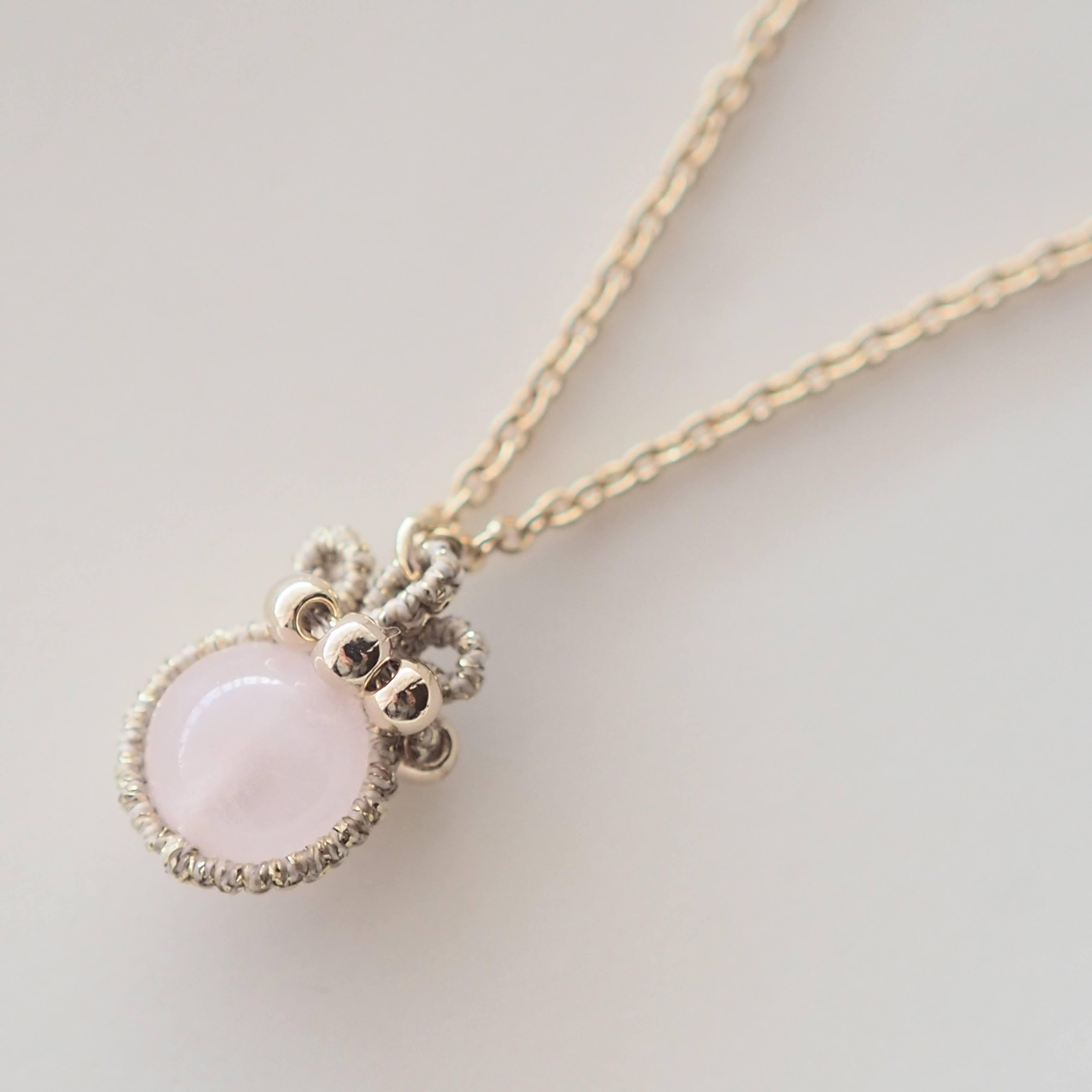 ローズクォーツ 王冠モチーフネックレス(ゴールド)