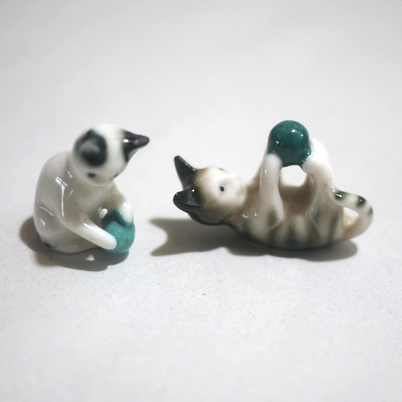 Goebel ボールで遊ぶミニミニ猫 2P セラミック ドイツ