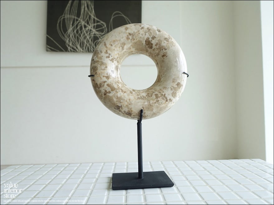 自然石 山形置物 円形装飾付き 約10.1cm