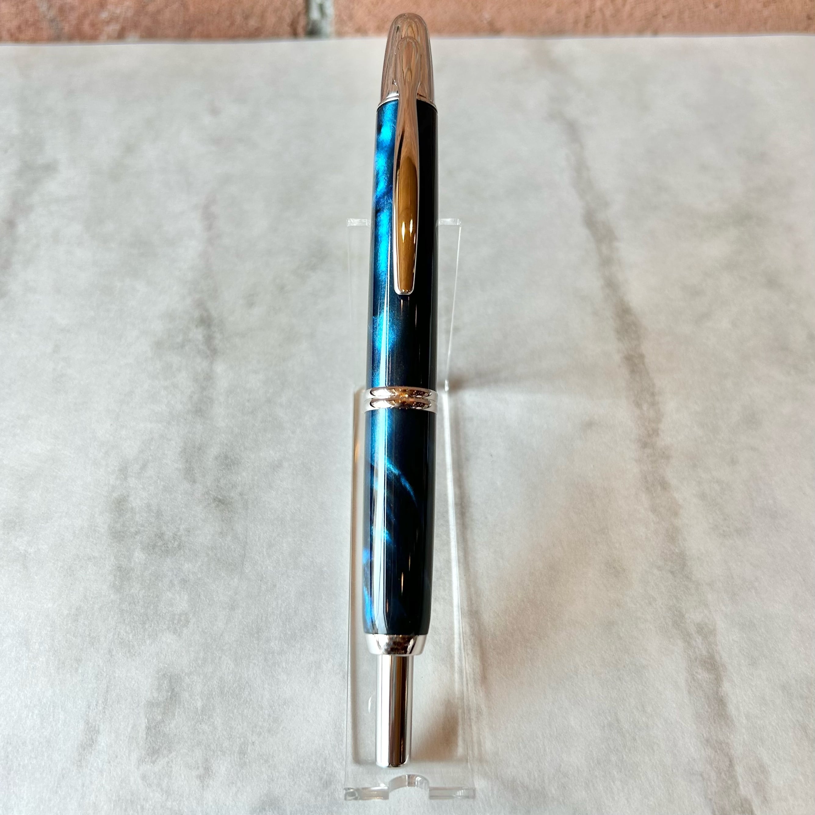 パイロット マーブル模様の万年筆 18K 金 PILOT 「 キャップレスSE 万年筆（マーブルブルー）」／字幅F／18金
