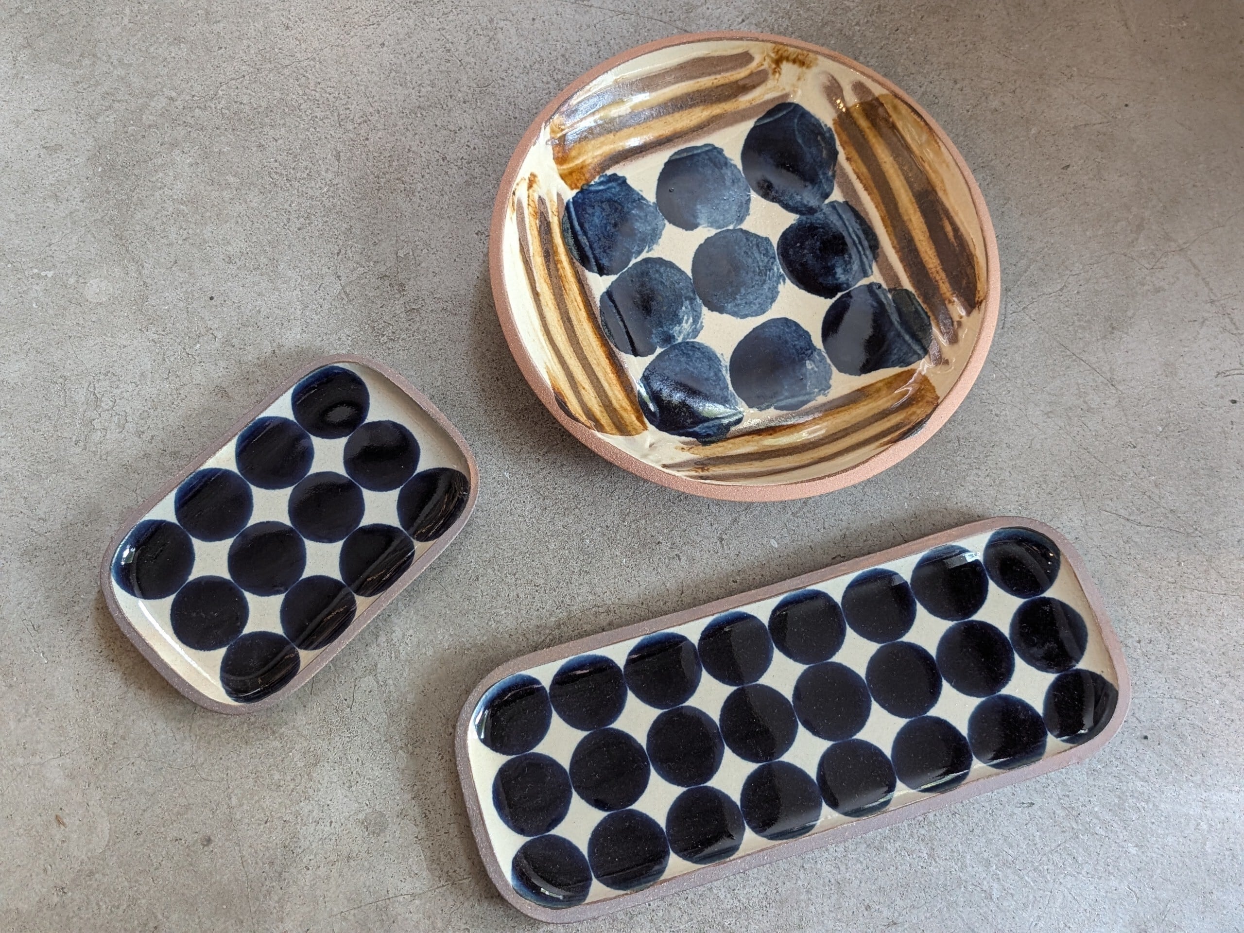 やちむん ちゃんぷるー皿・大 ／ 呉須丸紋 | 一翠窯 | inoya | Basic