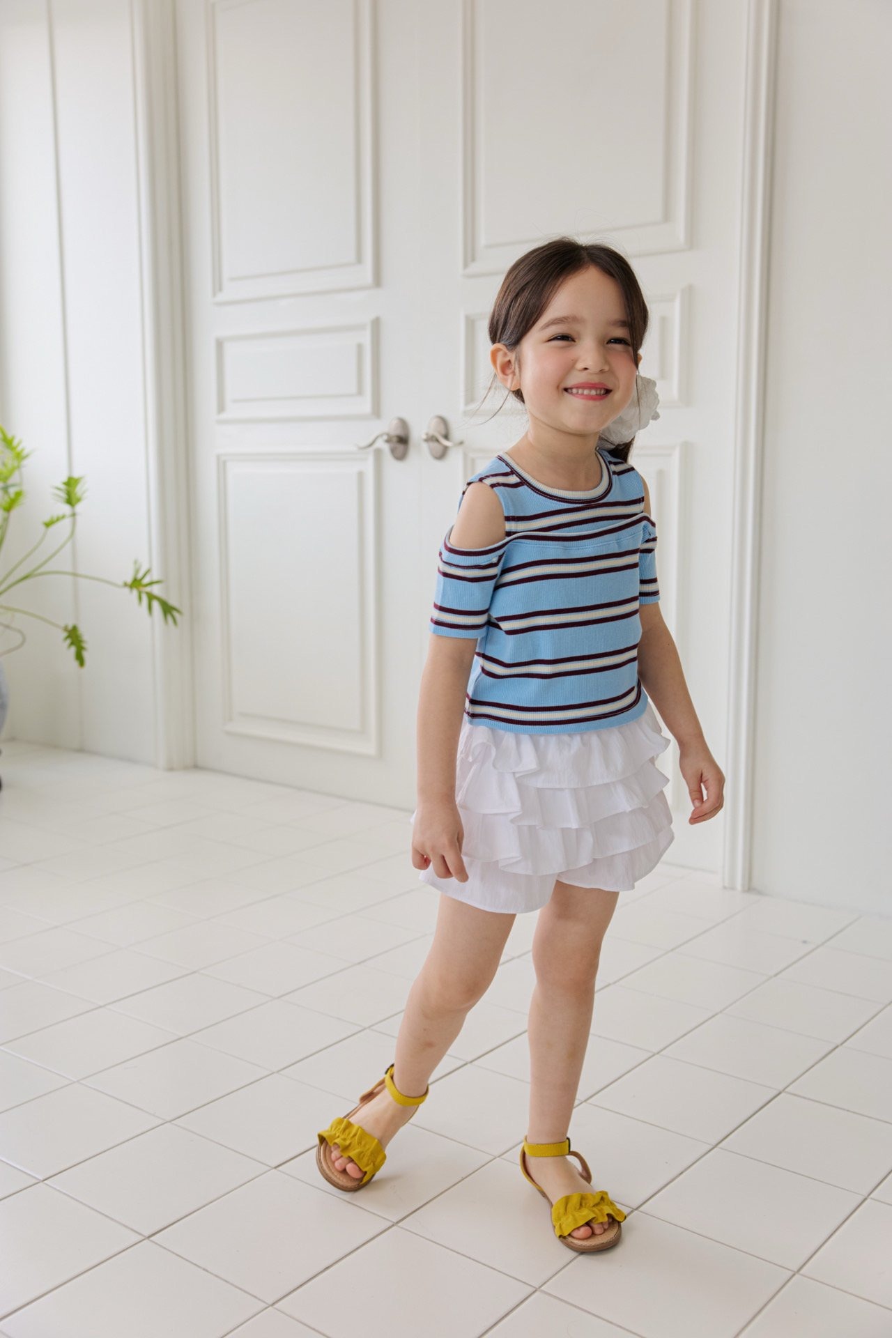 [DOREDORE] Striped shoulder cutout top (13/15) / [도레도레] 단가라어깨트임티 (13/15)