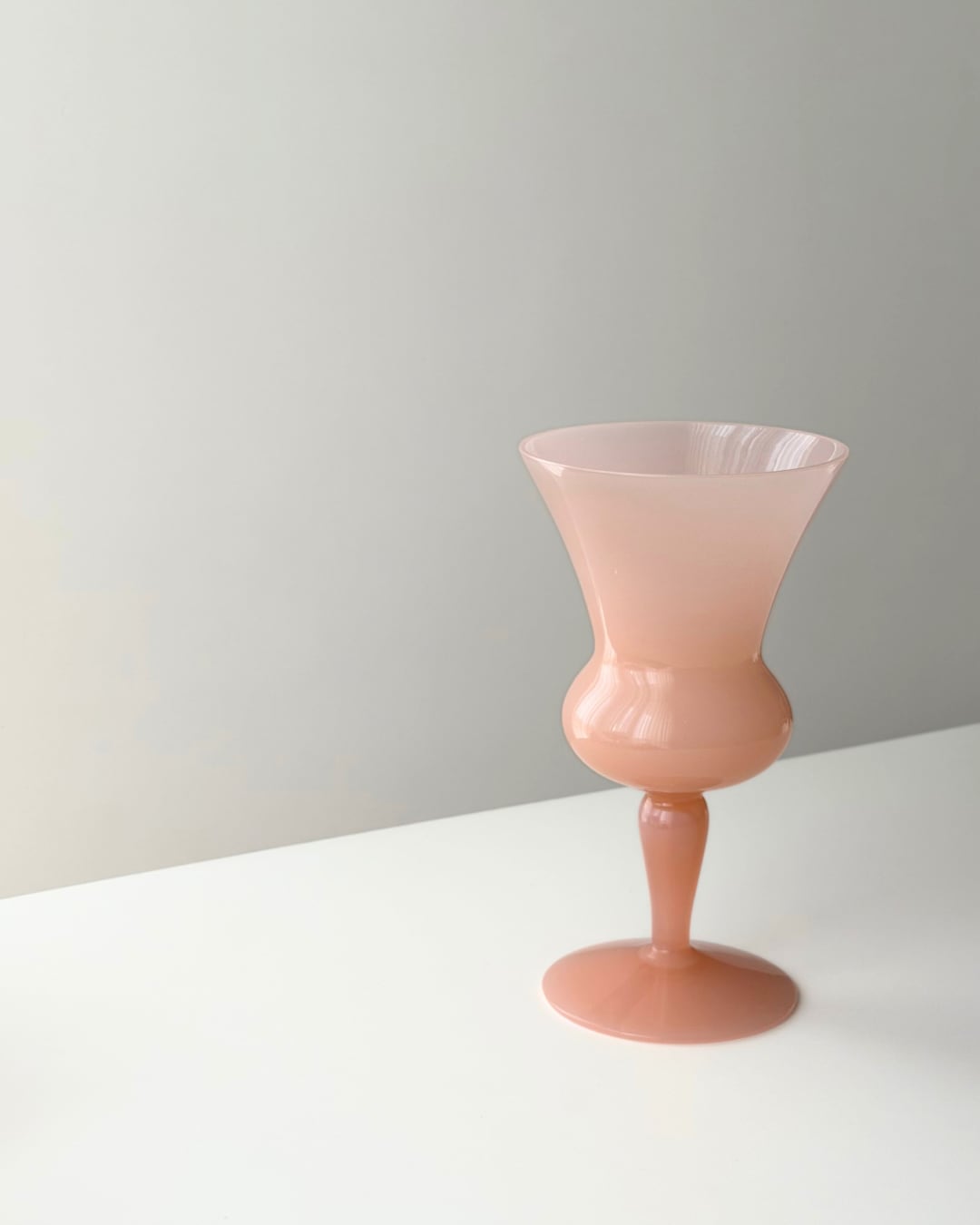 france vintage vase / opaline glass ピンクオパリンガラスのフラワーベース