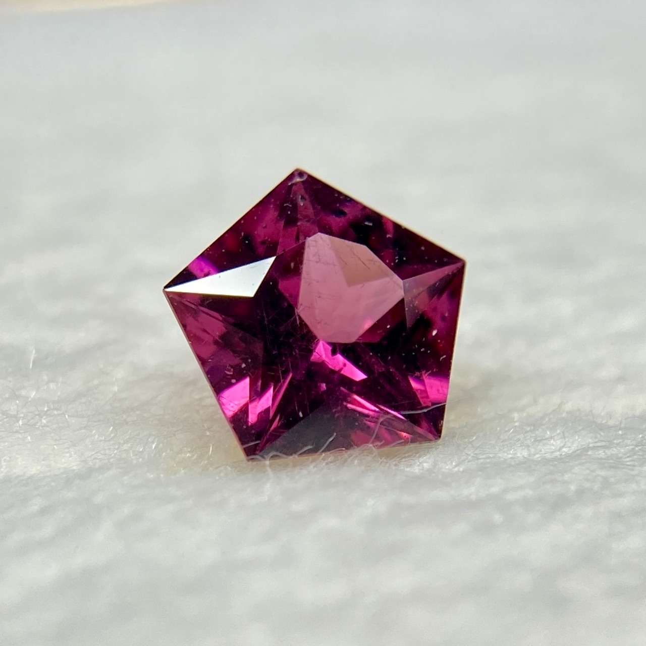 ロードライトガーネット 0.580ct 赤紫色 簡易ソーティング付き r-0383