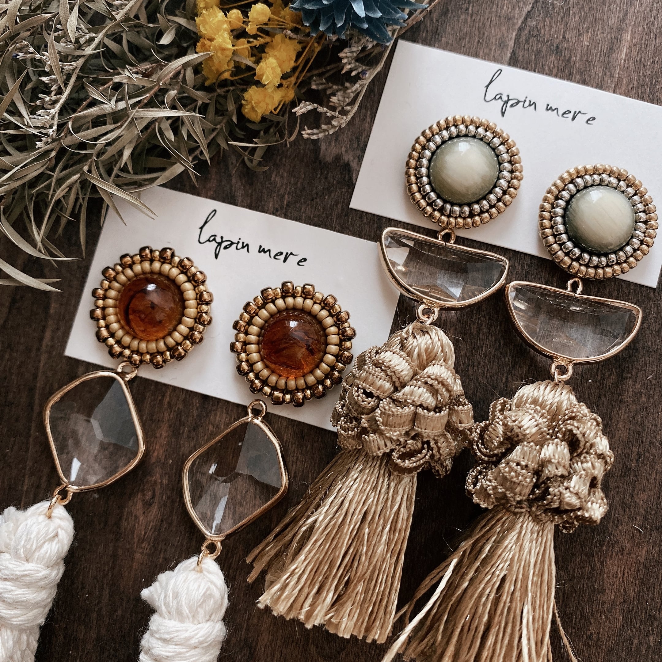 ビーズカボションとガラスチャームを合わせた大人ピアス | lapin mere 