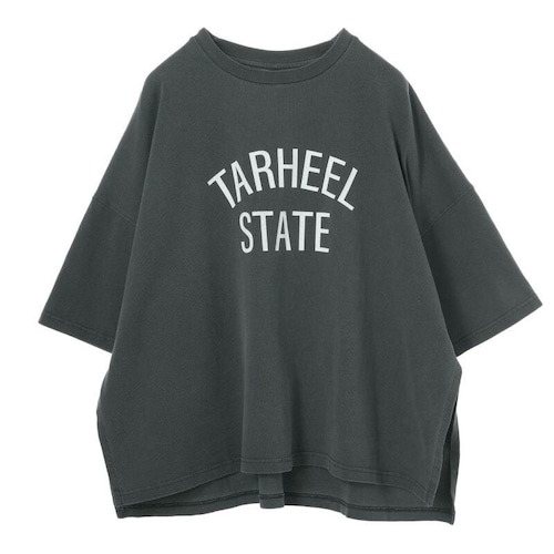 【STAR&STRIPE×MICA&DEAL】"TARHEEL STATE"ロゴピグメントバイオサイドスリットT-shirt