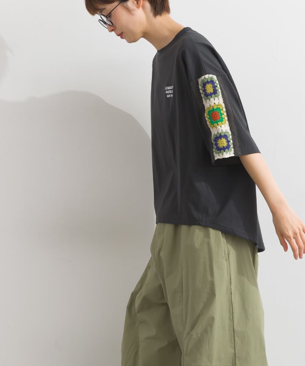 K262072 かぎ針編みモチーフ 袖切替ロゴTシャツ / Crochet Motif