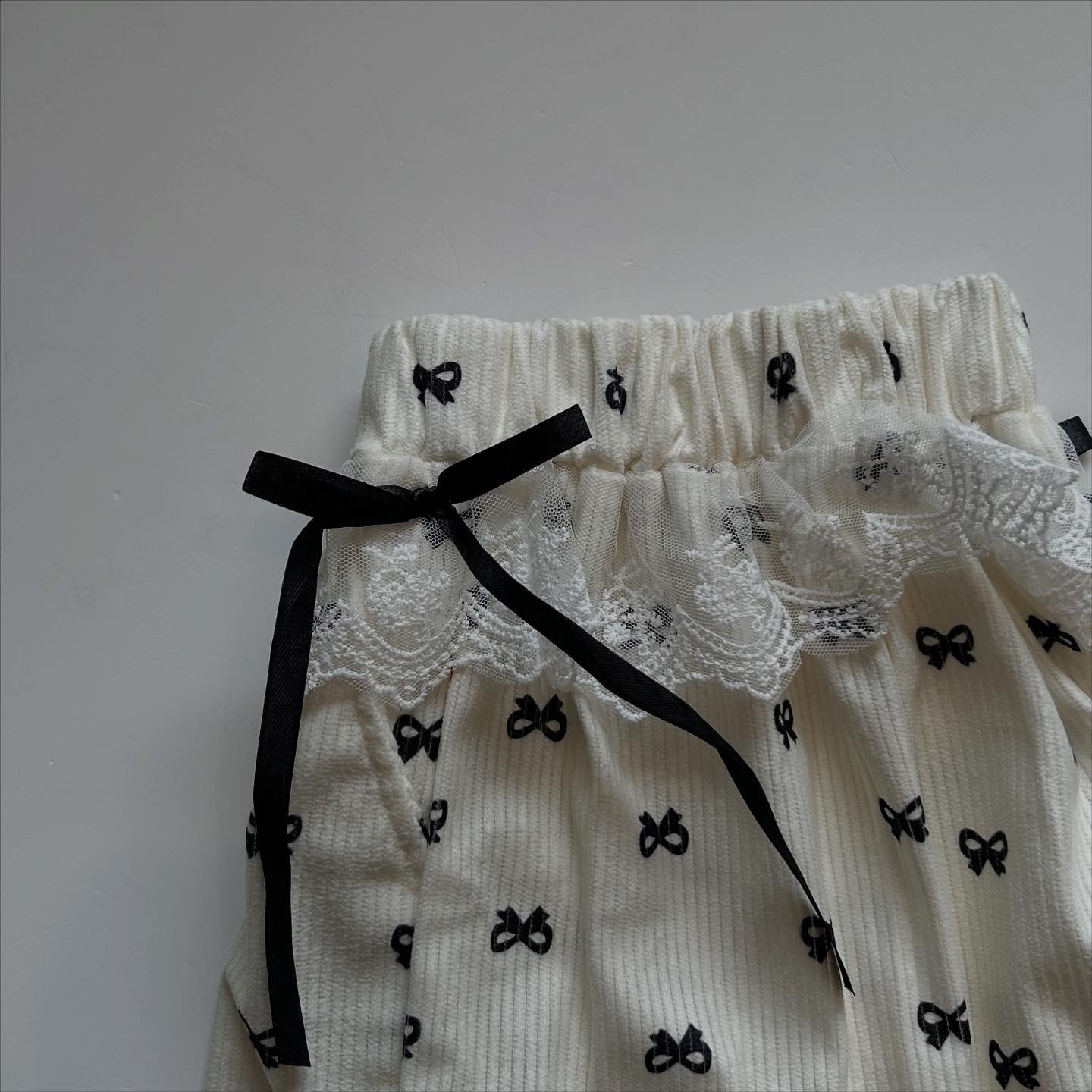 white race ribbon pants