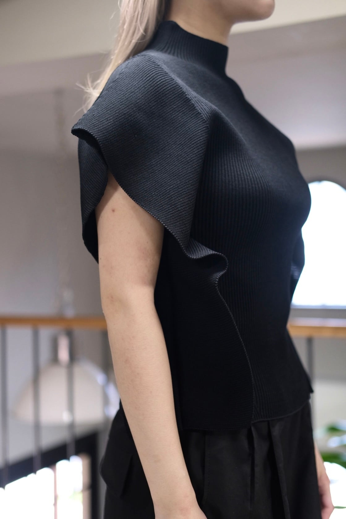 CFCL】PORTRAIT CREASE TOP -BLACK- | loop