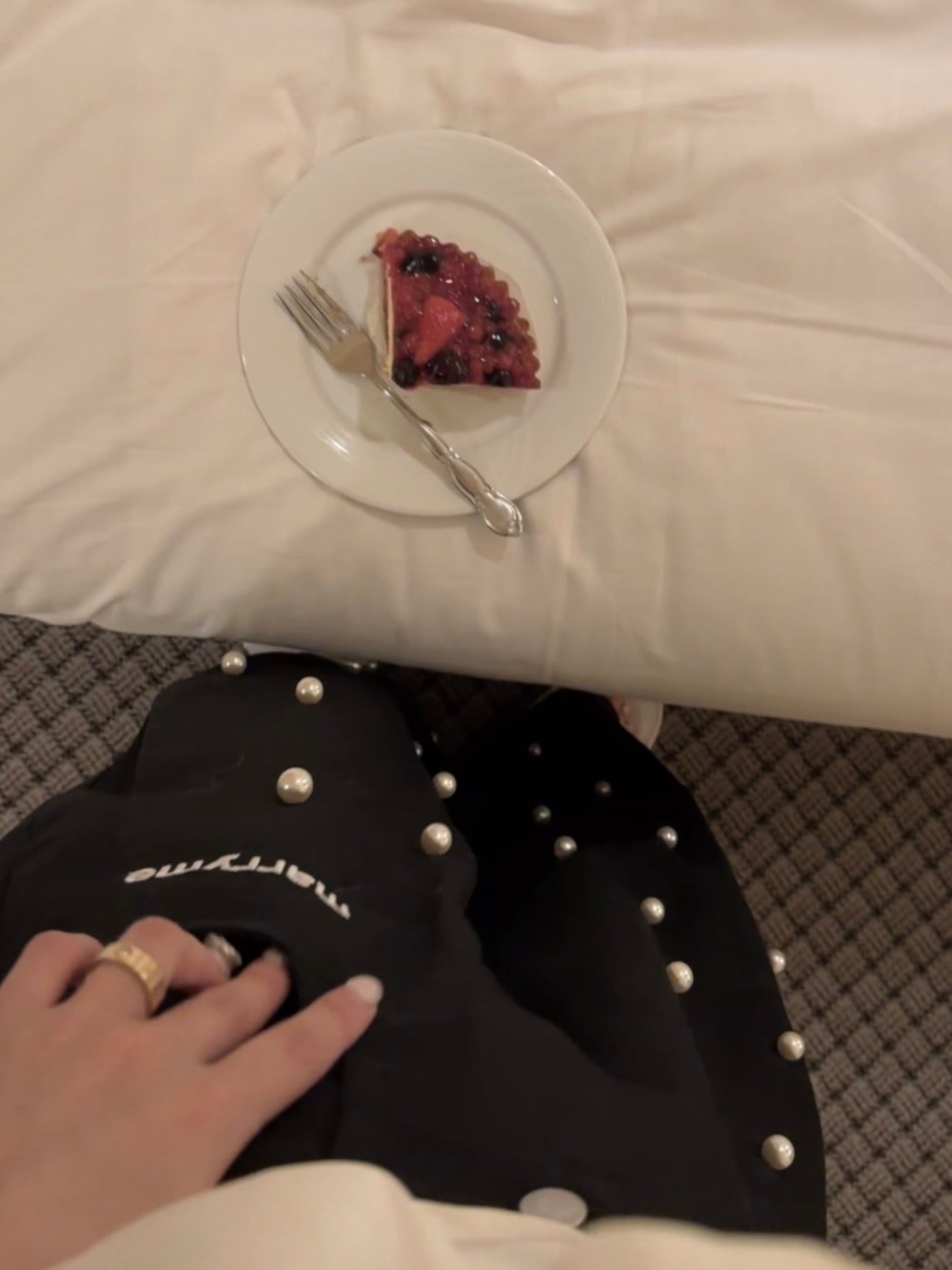 MARRYME PERL LOGO PANTS | MARRY ME.official