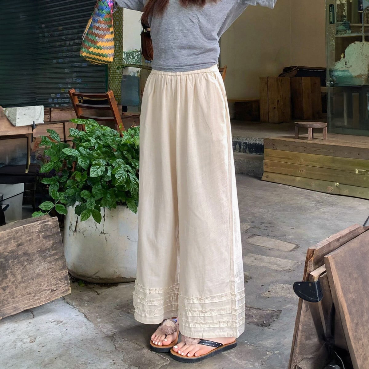 裾フリル ワイドパンツ 韓国 レディース 春秋 きれいめ ゆったり リラックス ウエストゴム 大人 カジュアル アンクルパンツ 9分丈 大人可愛い 大人女子