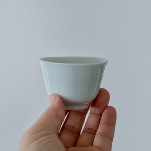白磁　口反茶杯