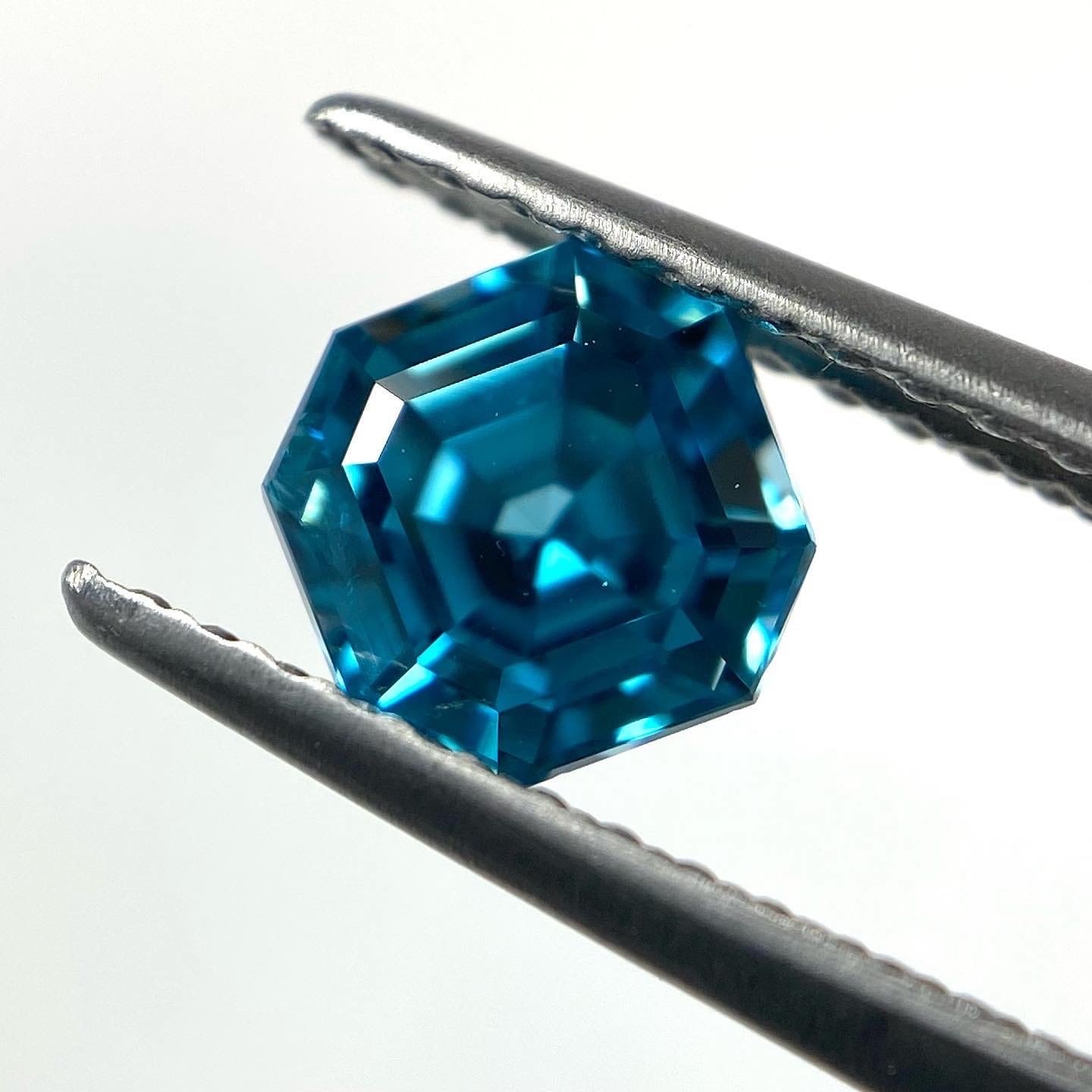 ま、眩しい!ブルージルコン