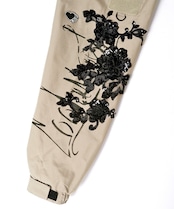 【直営限定ITEM】ペイント&スパンコールマウンテンパーカー (BLACK) CQ-47058H