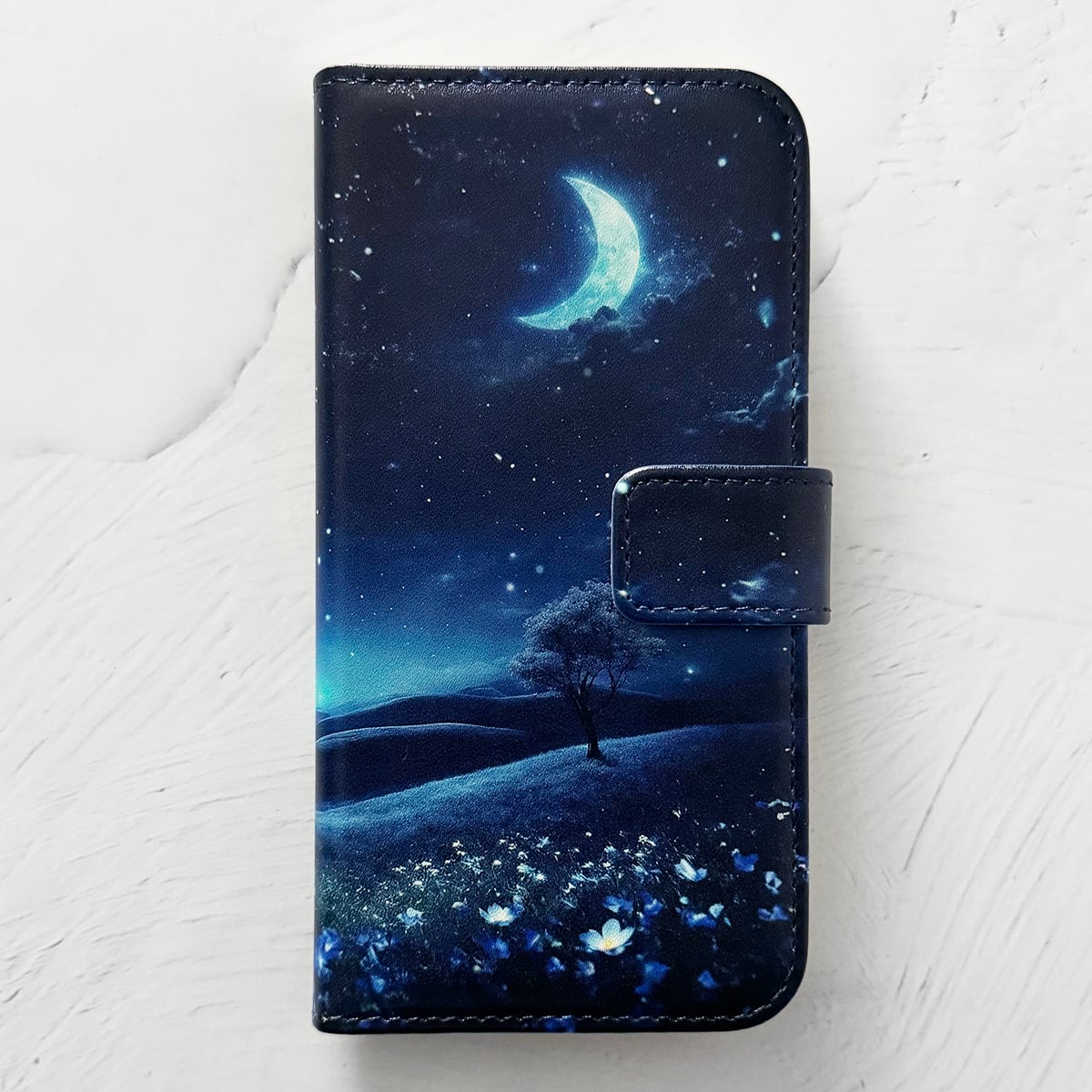 月が輝くネモフィラ畑の幻想世界 手帳型スマホケース iPhoneケース 全