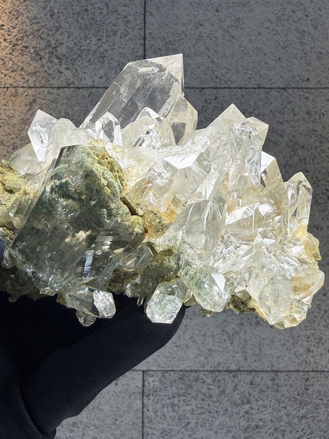 クォーツクラスター×ルチル×クローライト【ML-0131】インド マニハール